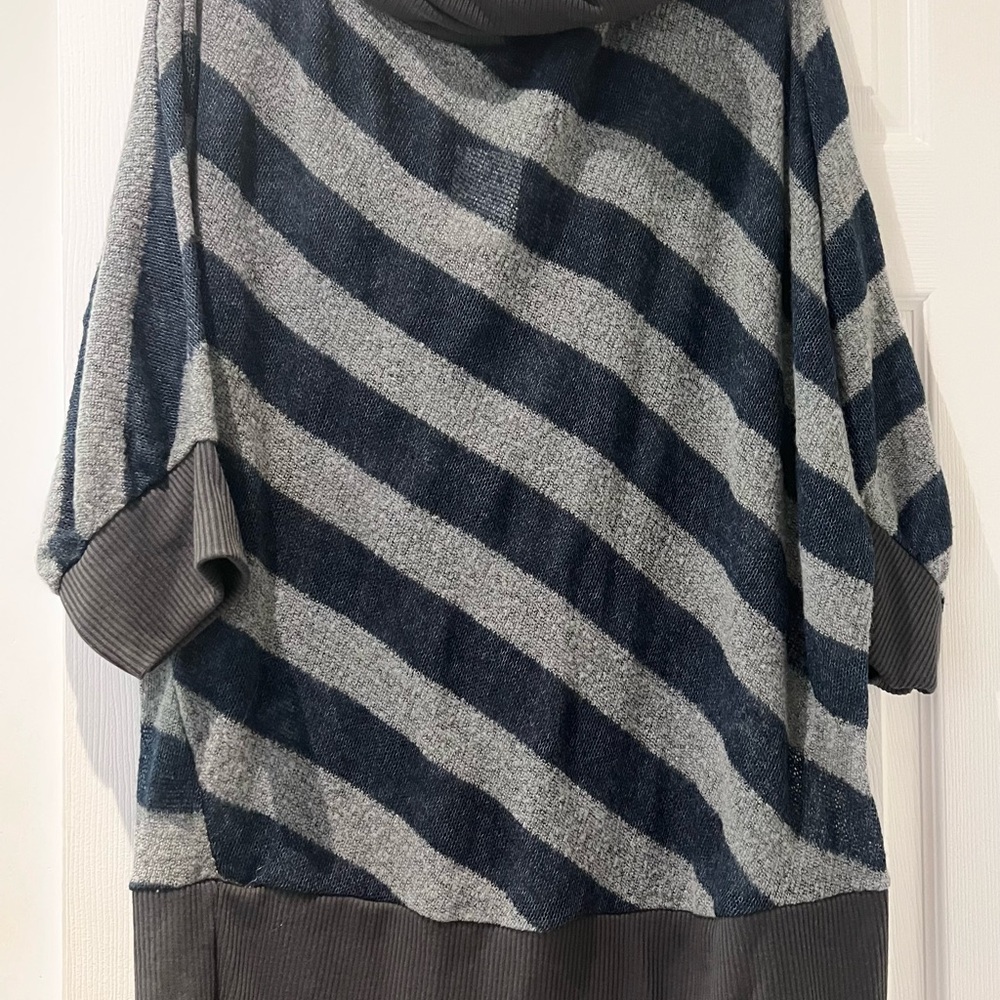 NWT🌟 Lightweight cowl neck shirt.